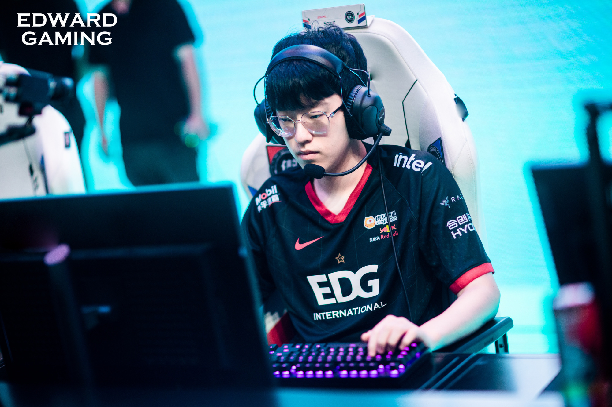 乐鱼体育在线登陆Scout迎来七赛季高光表现，拜仁球迷沸腾！(edg起诉夺冠功臣scout)