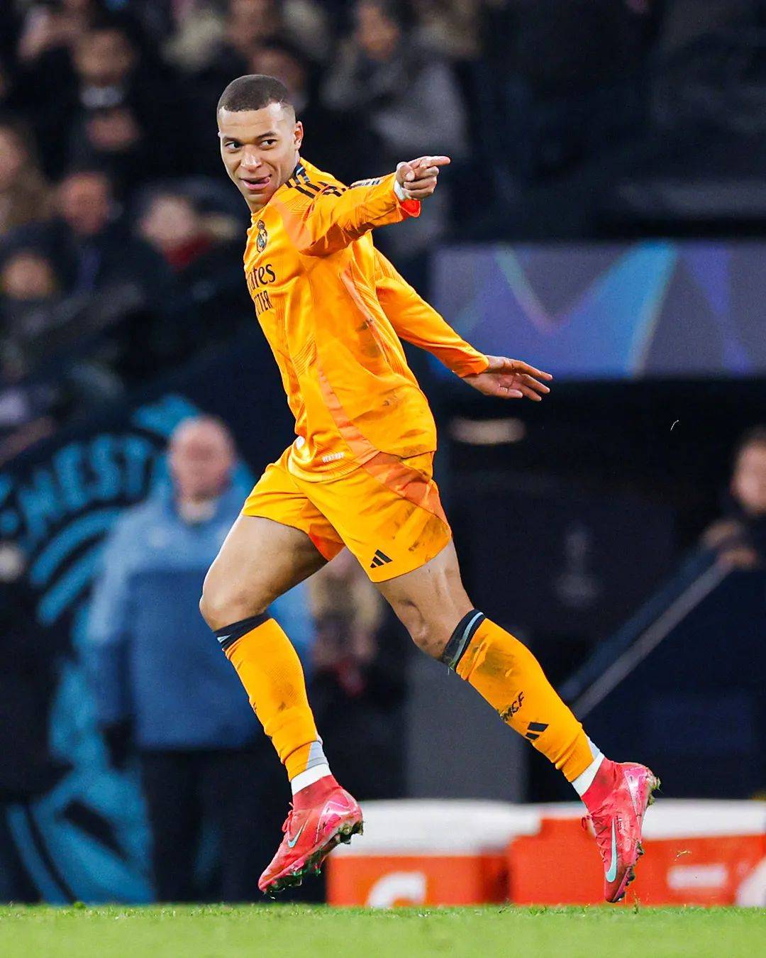 乐鱼体育娱乐今晚曼城回应争议——CBA季后赛节点到来，压力陡增，阵容厚度经受考验的简单介绍