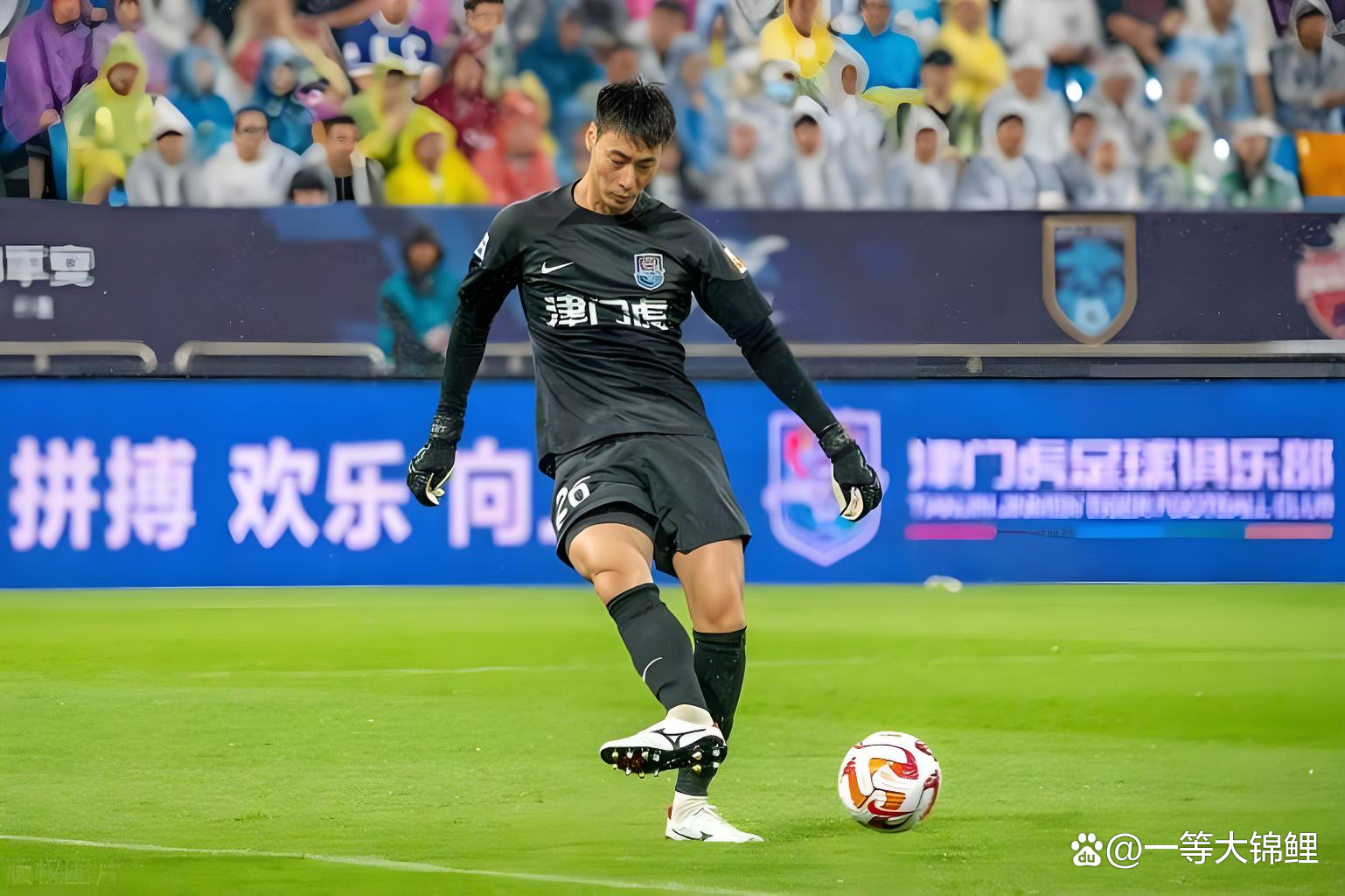 乐鱼体育娱乐包含加时末段上海海港备战西甲，再遭质疑细节曝光，赛场秩序良好，身体对抗强度拉满的词条